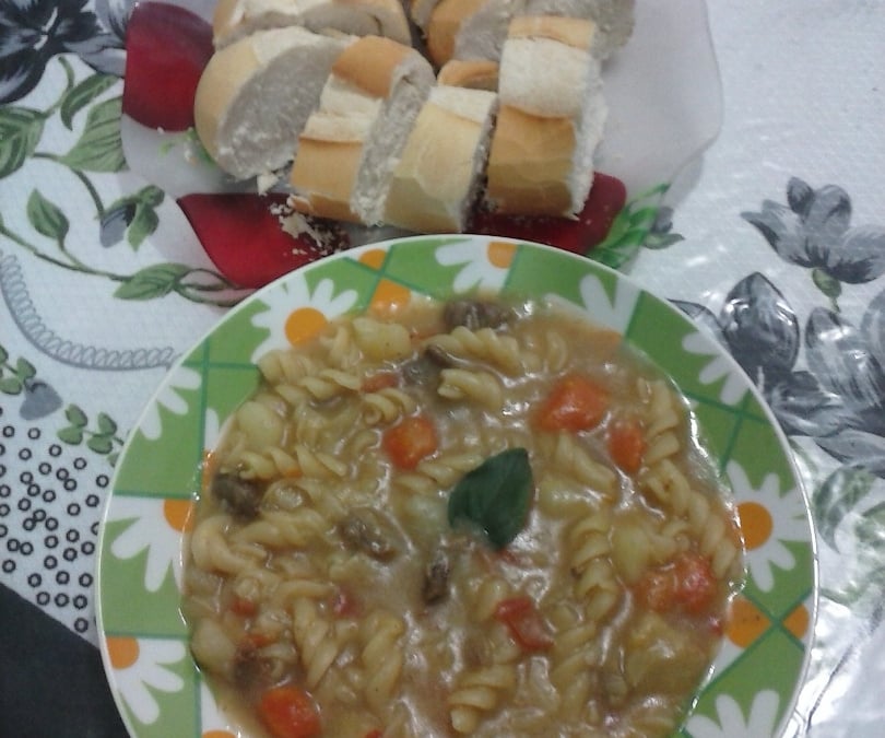 Sopa de legumes apetitosa