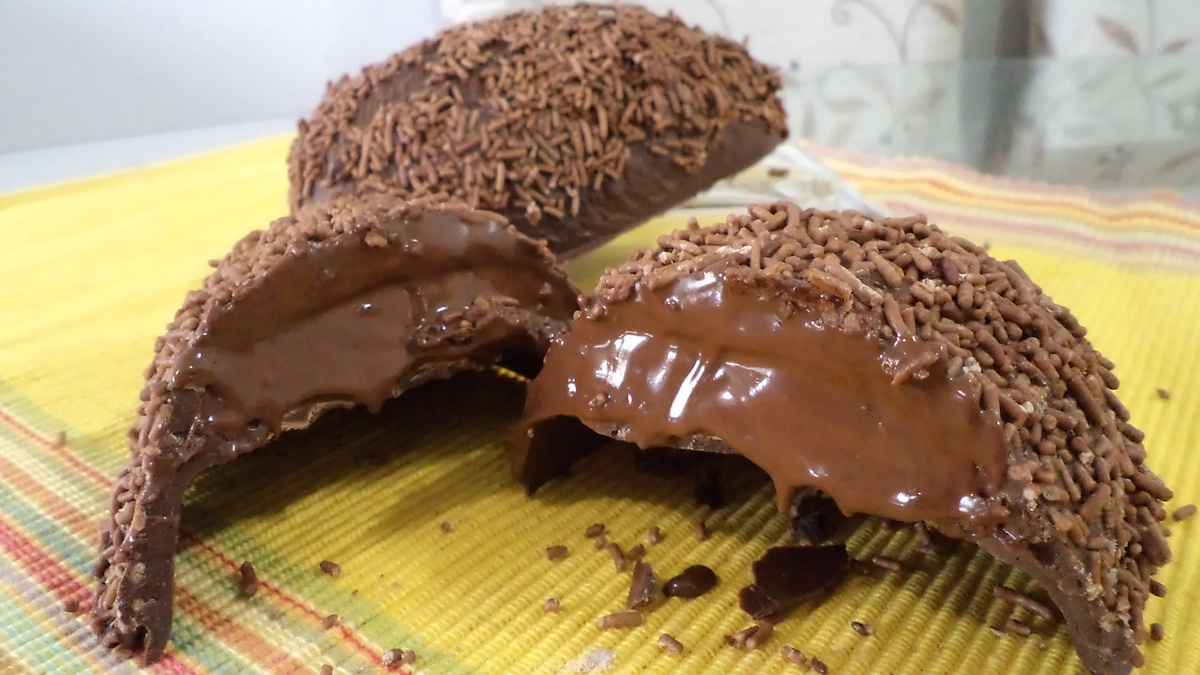 Ovo de Páscoa recheado de brigadeiro