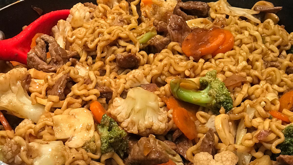 Yakisoba fácil de carne