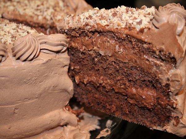 BOLO DE ANIVERSÁRIO SAUDÁVEL COM MUSSE DE CHOCOLATE - Receitas