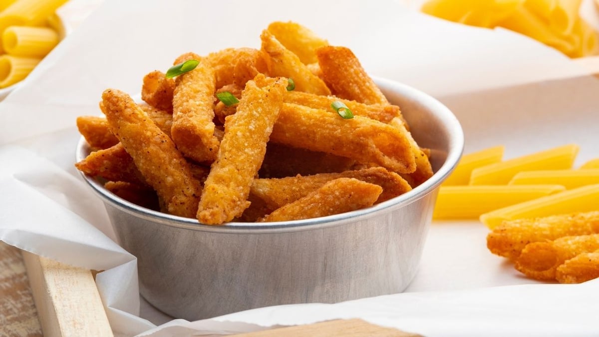 Salgadinho de macarrão na airfryer