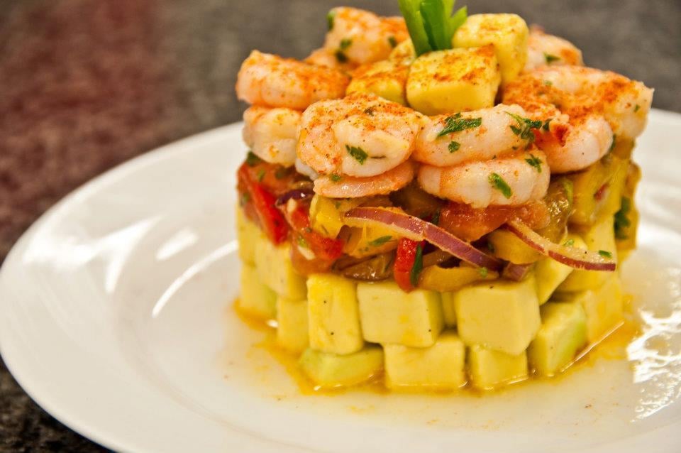 Salada de camarão com abacate