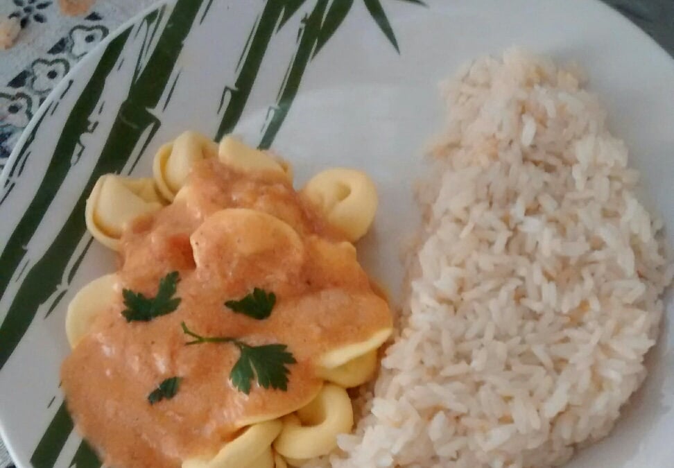 Capeletti de carne ao molho rosé com champingnon