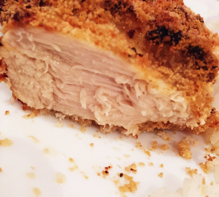 Frango empanado na farofa