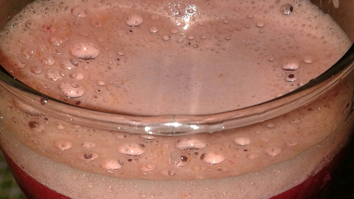 Suco de laranja, beterraba e cenoura