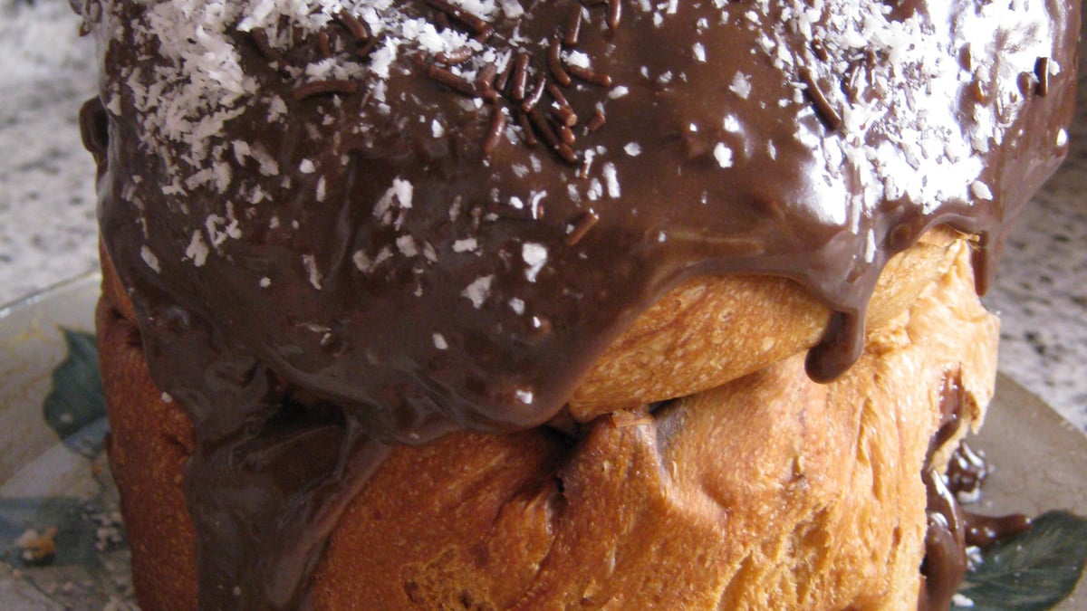 Panetone Recheado de brigadeiro e nozes