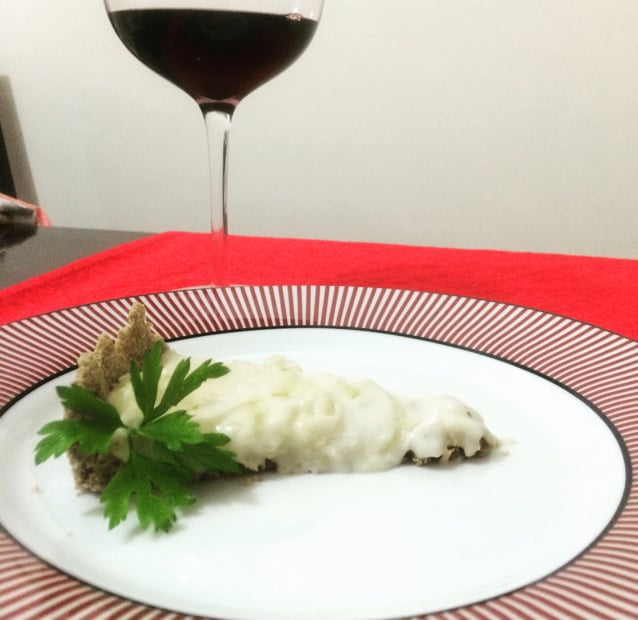 Quiche light de atum com alho poró
