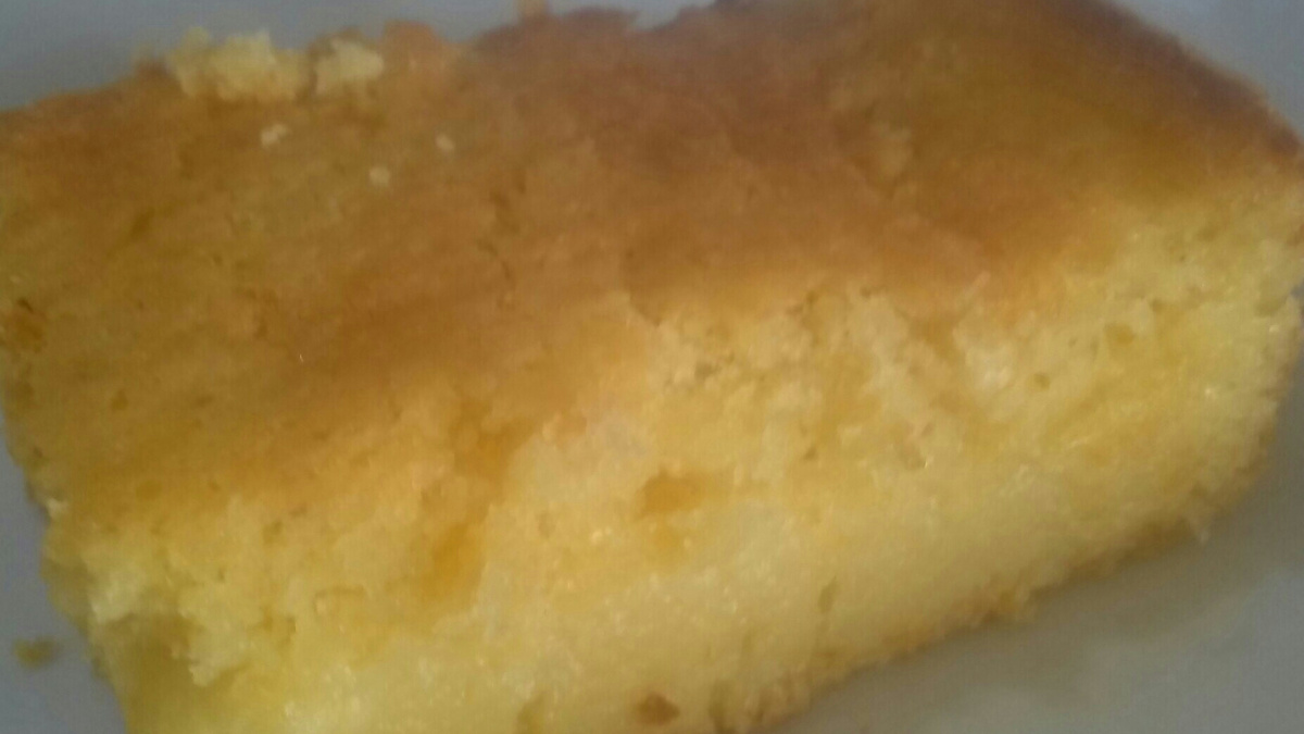 Bolo cremoso de milho verde