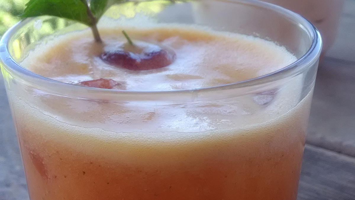 Suco de acerola com hortelã