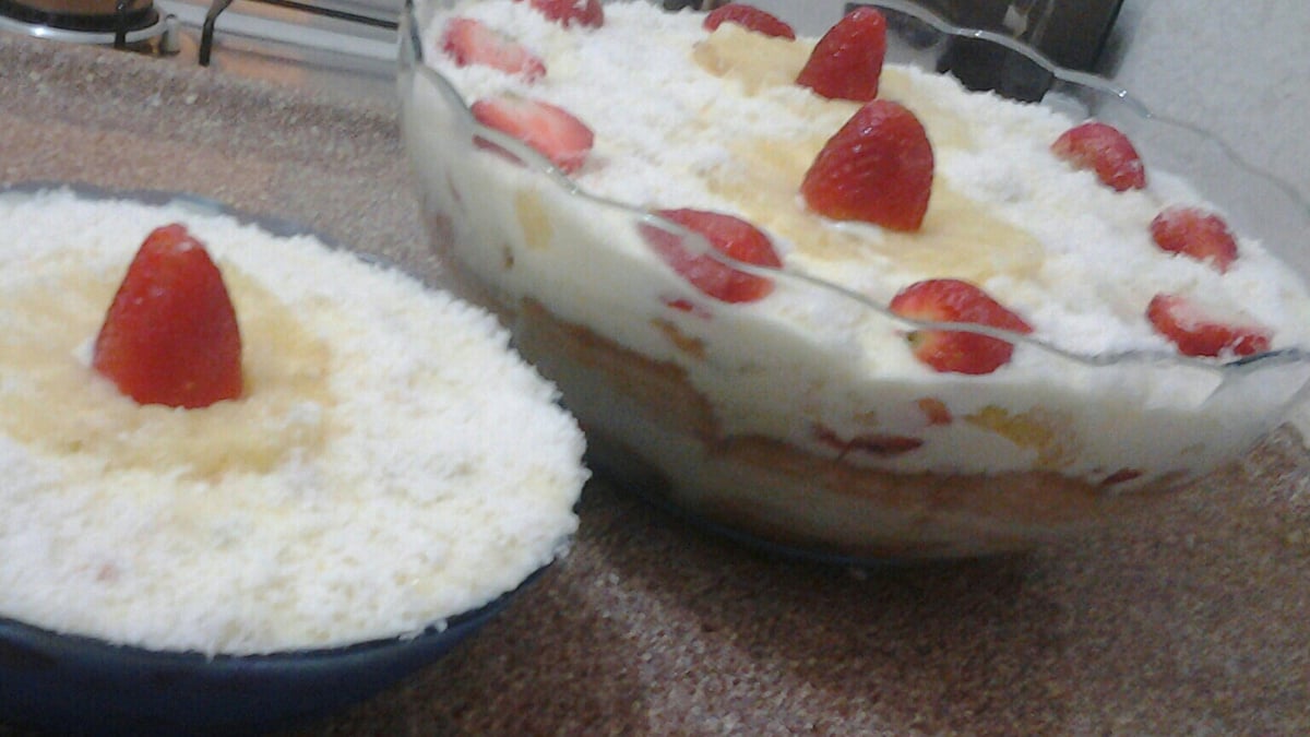 Pavê de morango com coco