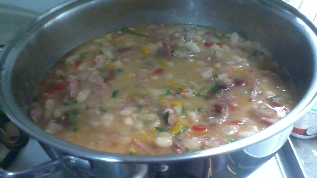 Feijão branco com carne seca