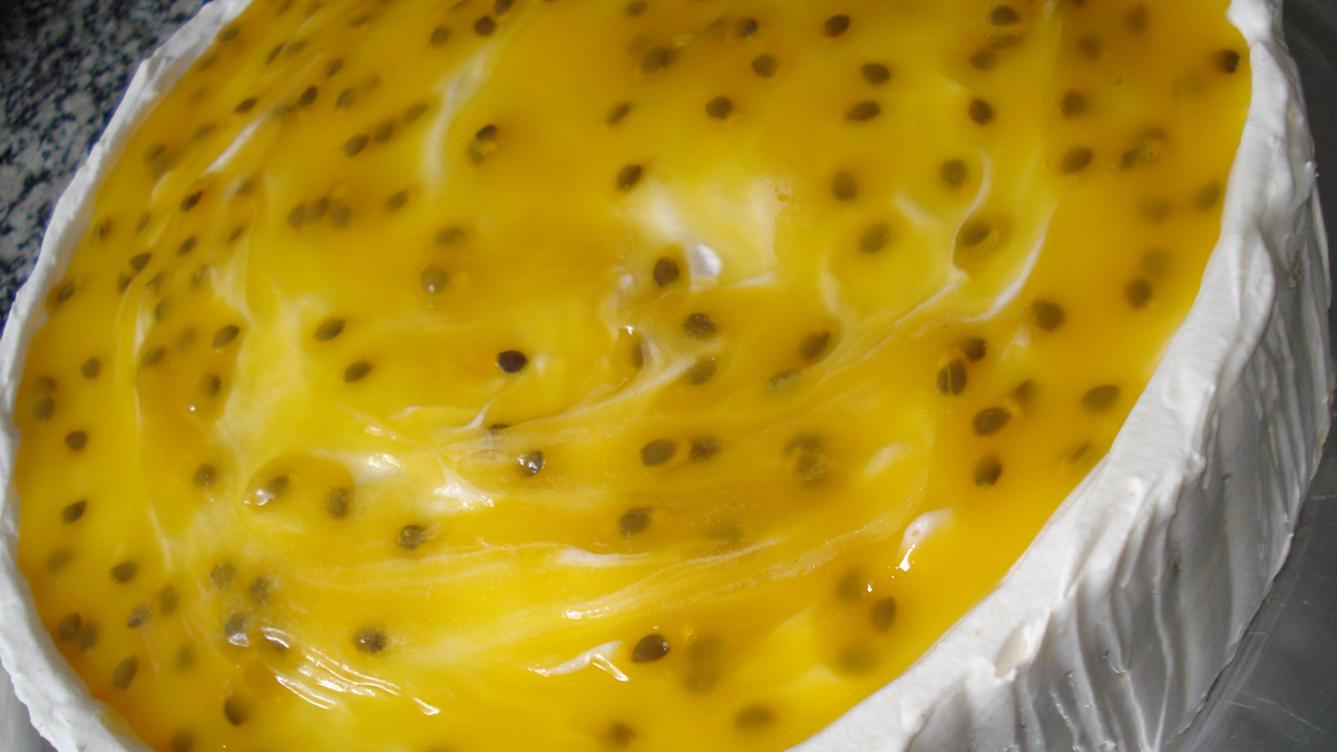 Bolo mousse de maracujá