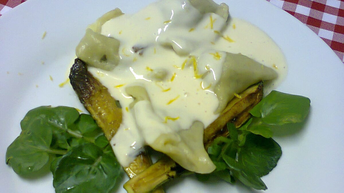 Ravióli de carne seca e molho de limão siciliano