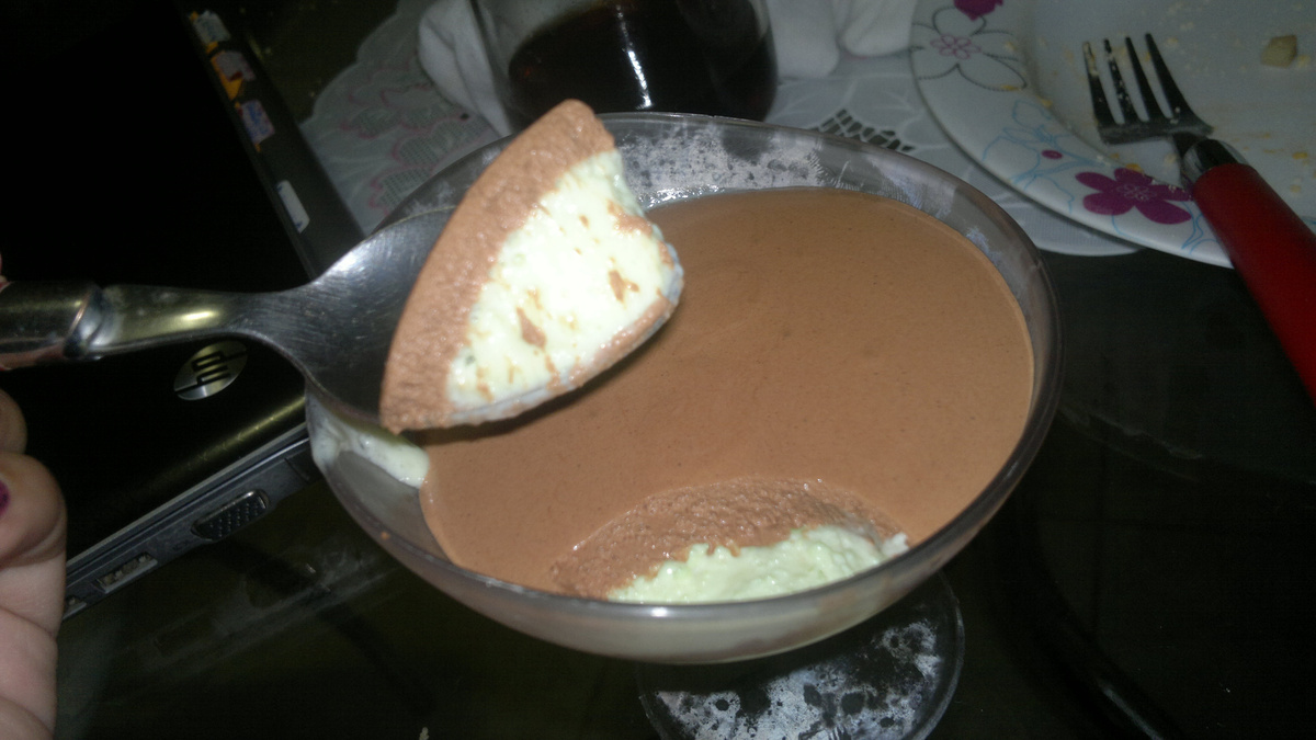 Mousse de limão coberto com mousse de chocolate