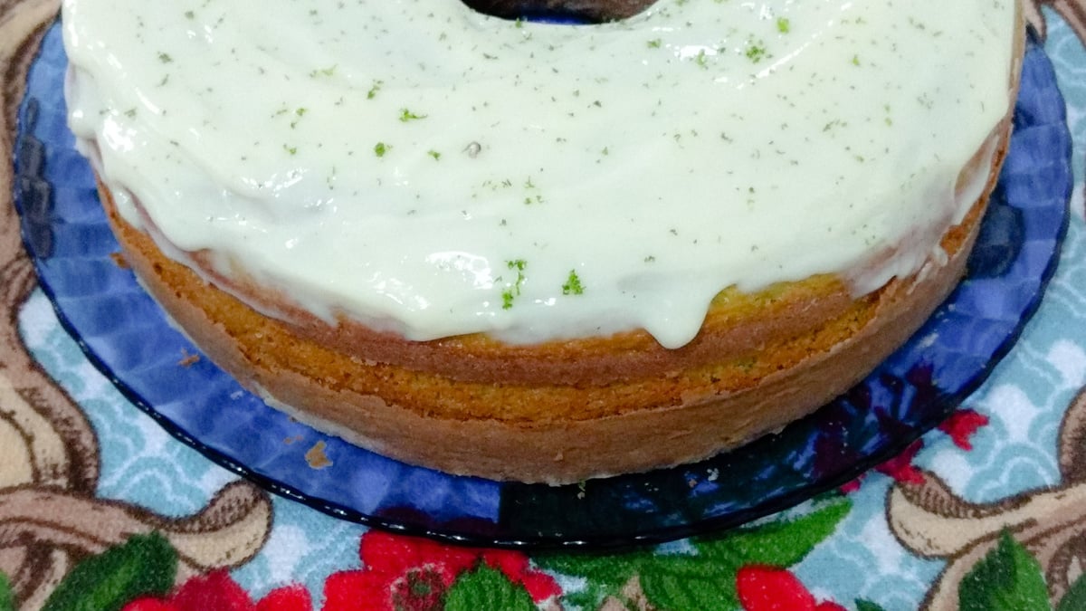 Bolo de limão com iogurte natural