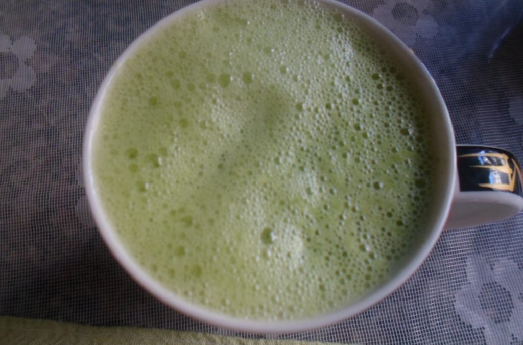 Suco de laranja com couve