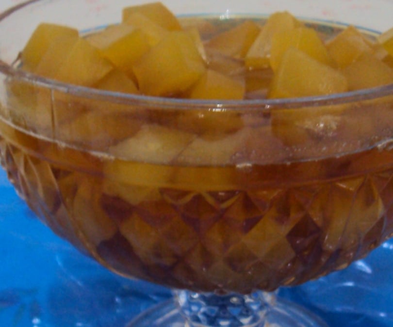 Doce de mamão em quadrados no cal