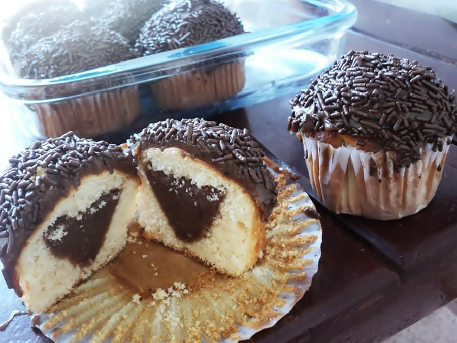 Cupcake de chocolate com cobertura de brigadeiro