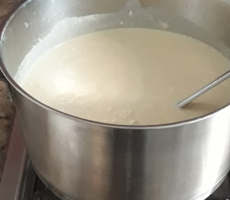 Sopa de alho poró com frango