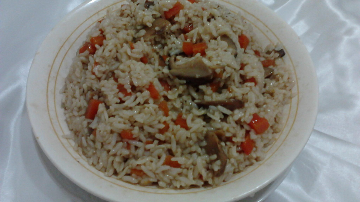 Arroz japonês com shiitake e verduras da vovó (sabor adocicado)