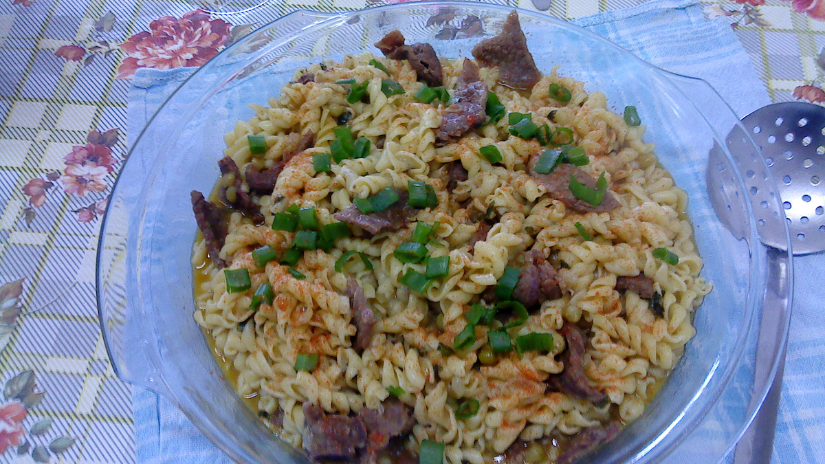 Macarrão com carne rapidinho
