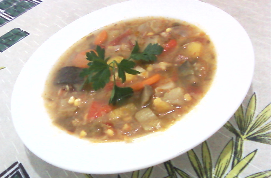 Sopa de legumes saborosa