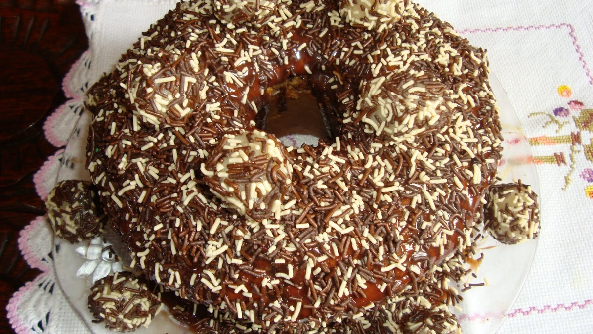Bolo de formigueiro com brigadeiro branco