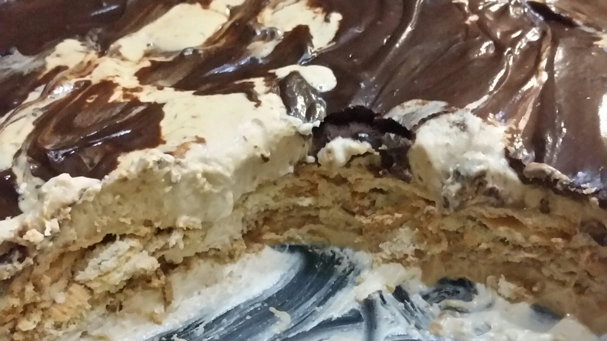 Torta gelada de café com paçoca