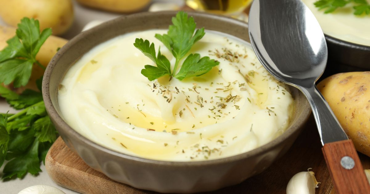 Purê de batatas com creme de leite