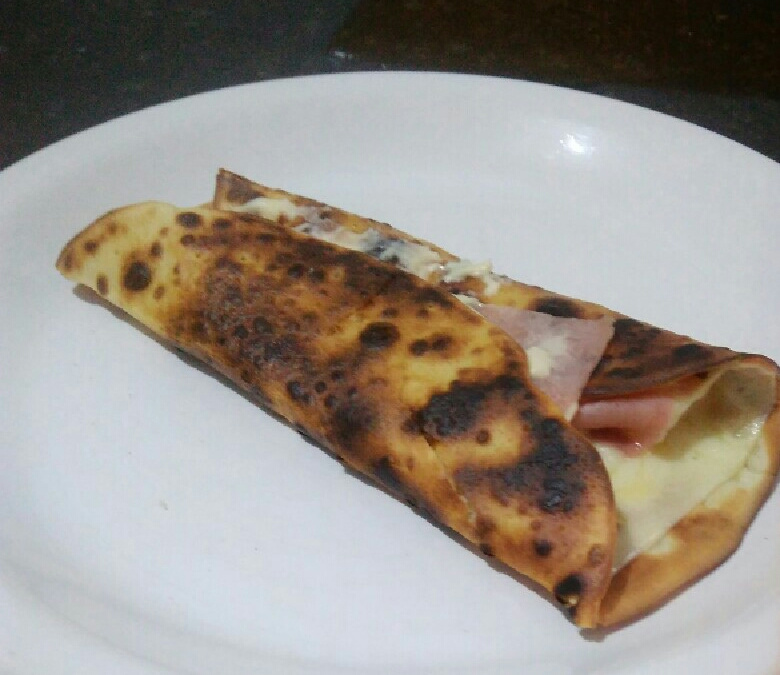 Panqueca de frios com molho branco