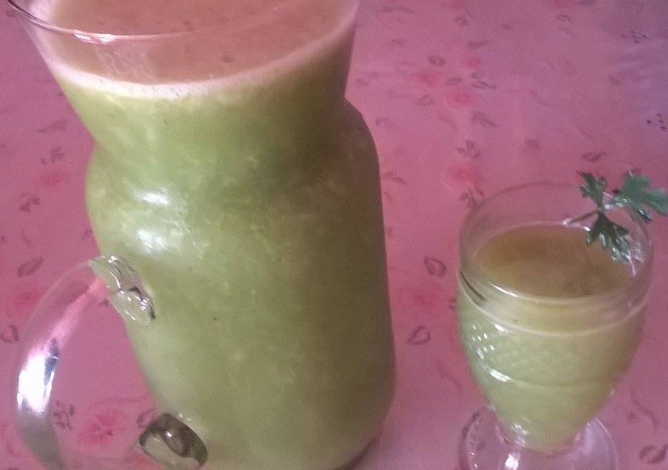Suco de umbu com salsa