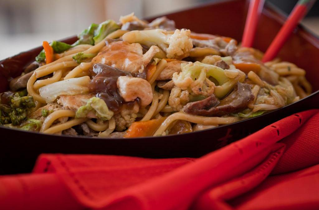 O yakisoba mais delicioso está aqui! Visite uma de nossas casas e