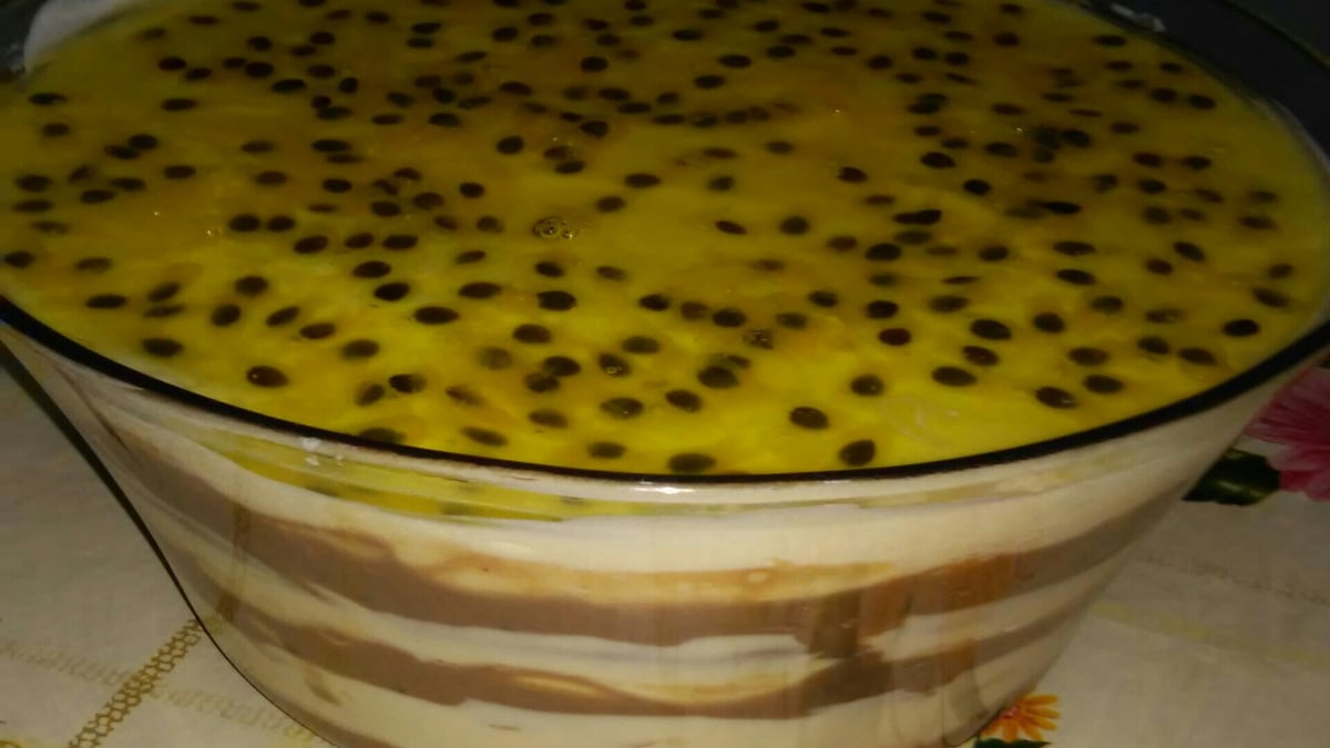 Pavê de chocolate com mousse de maracujá