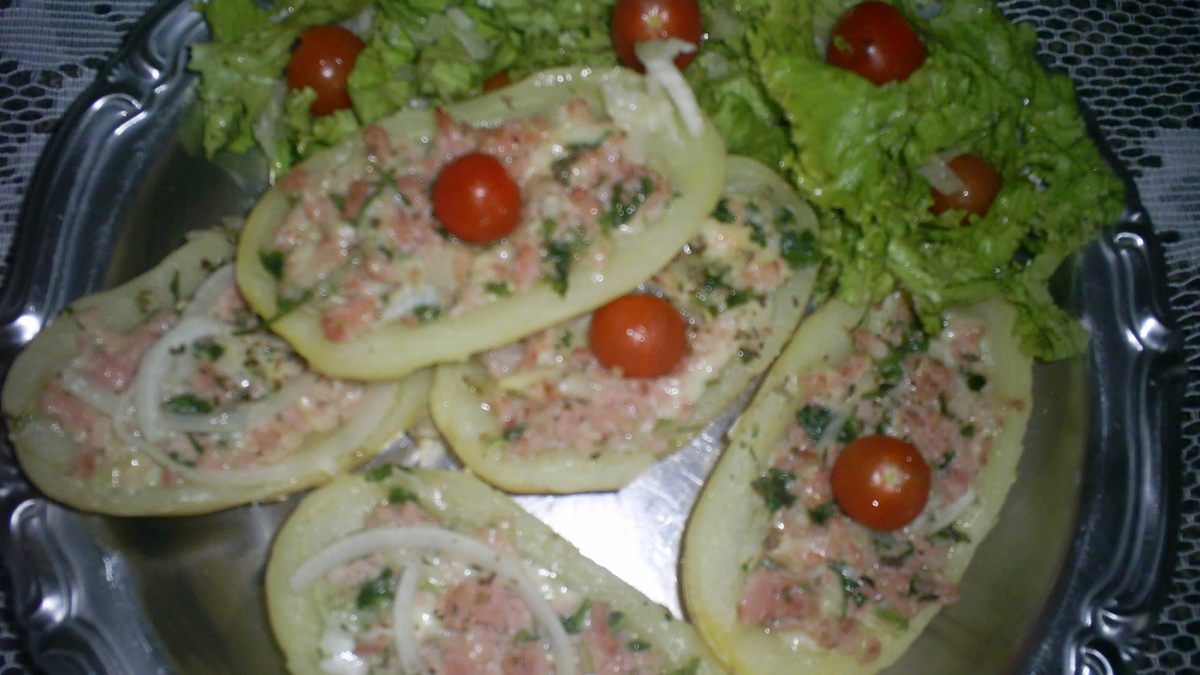 Batata recheada de presunto e mussarela