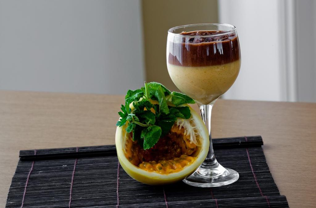 Mousse de maracujá com chocolate