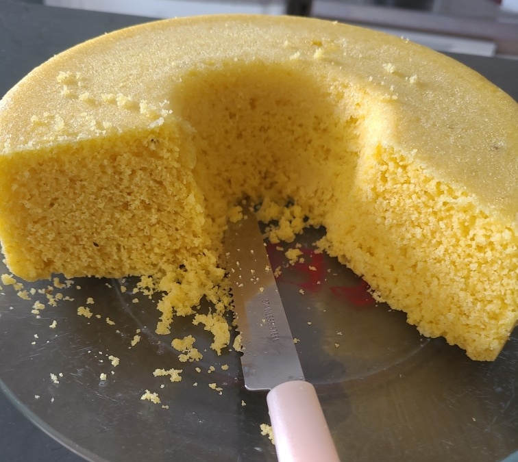 Bolo de fubá com laranja de micro-ondas