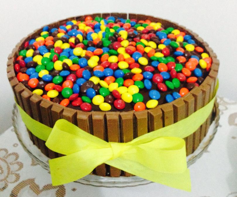 Bolo masculino azul e dourado 2kg - Cake's Doce&Sabor