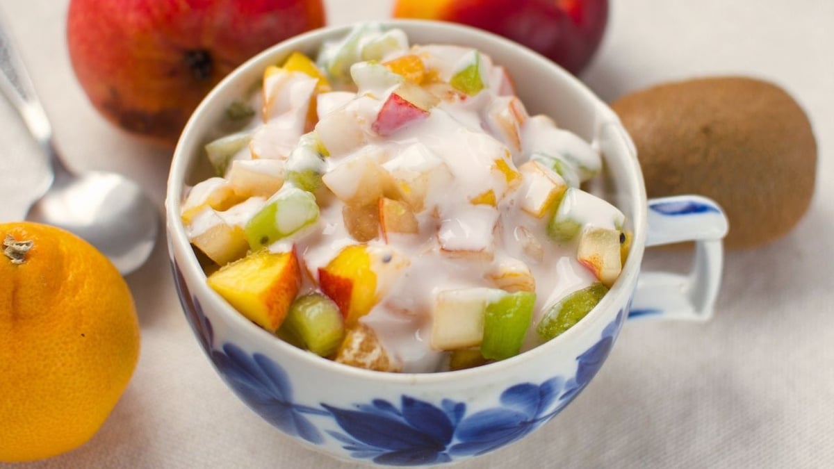 Salada de frutas com creme de maracujá