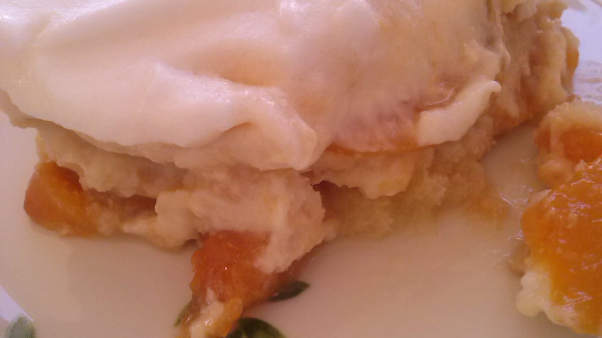 Pavê de pêssego com bolacha de champanhe