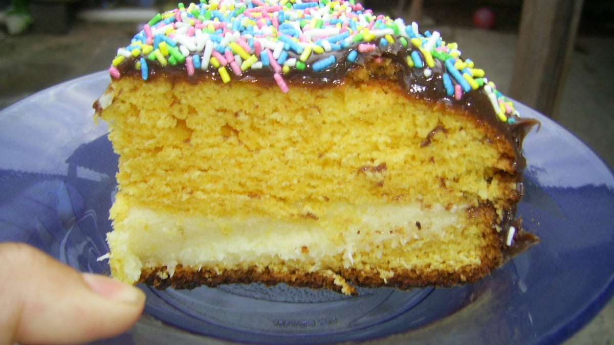 Bolo de cenoura recheado