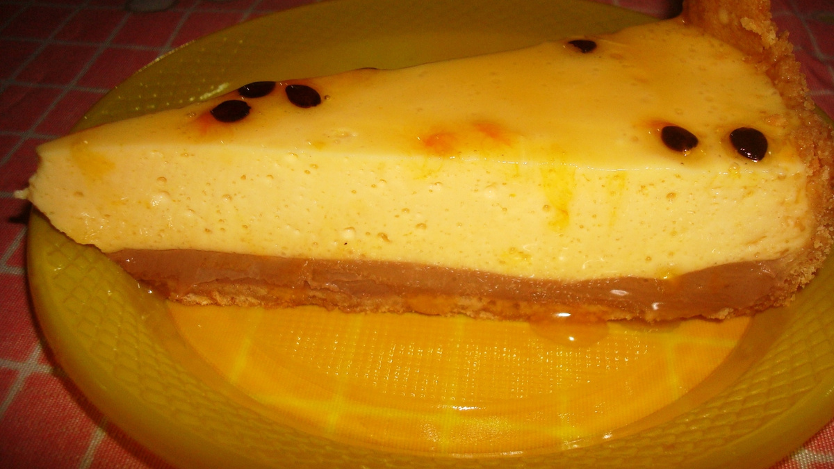 Torta de maracujá com caminha de ganache