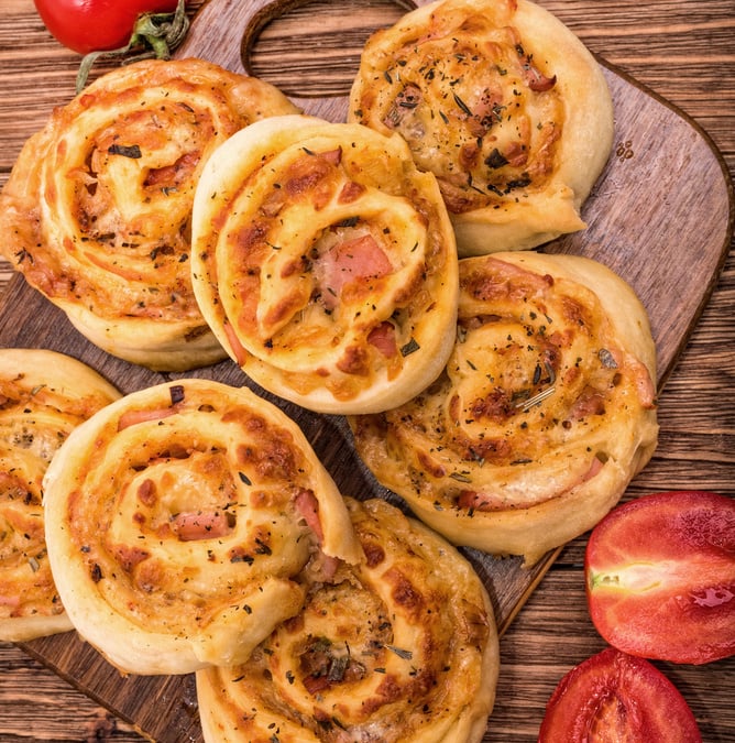 Pão recheado com presunto e queijo