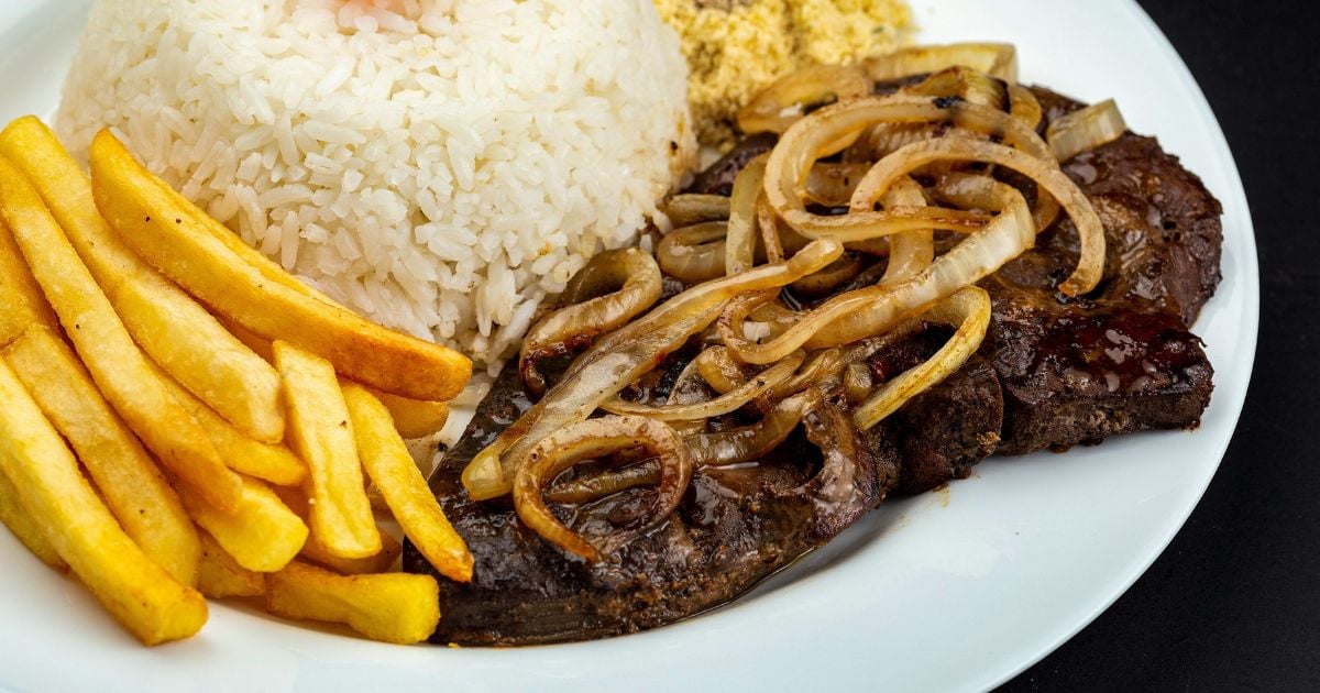 Fígado frito, acebolado