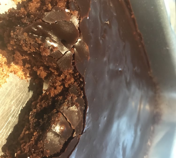 Cobertura durinha de chocolate fácil