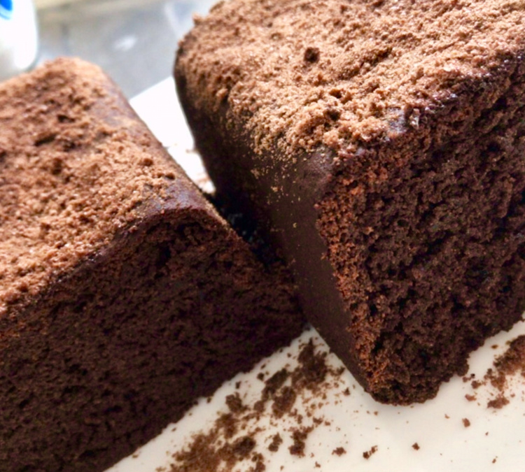 Bolo de cacau e ovomaltine