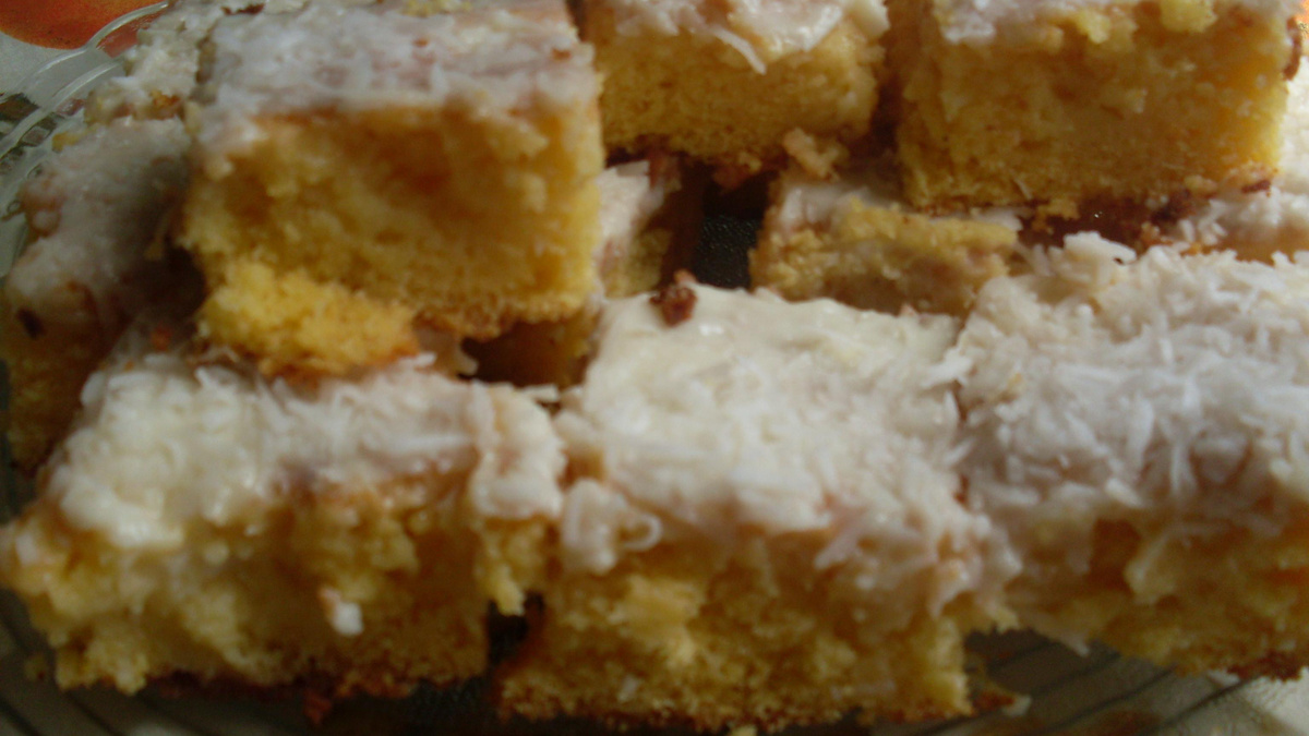 Bolo de fubá com coco