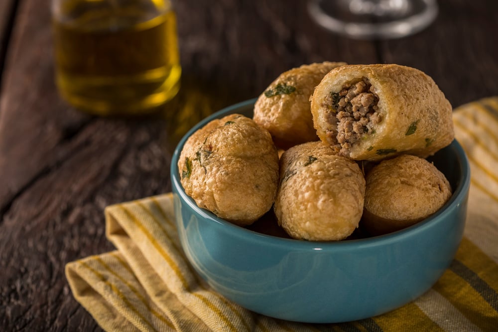 Bolinho de mandioca recheado