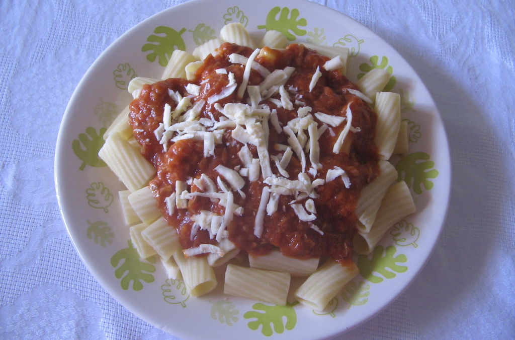 Macarrão com molho de atum
