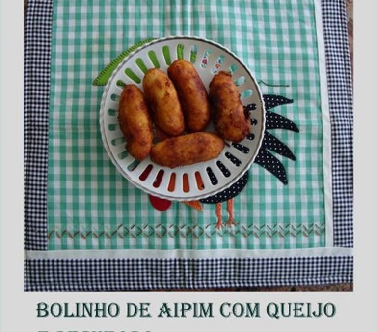Bolinho de aipim com queijo e recheado