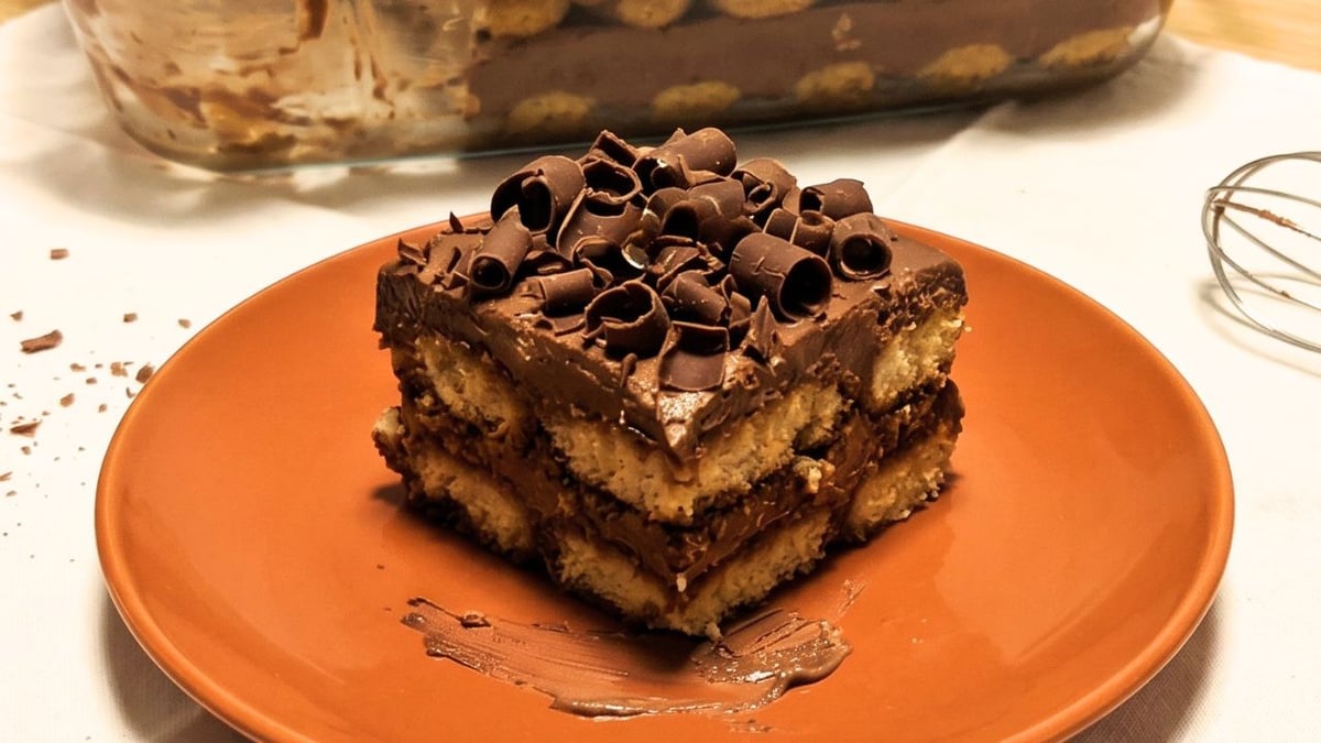 Pavê de chocolate com biscoito champanhe na textura que não desmorona
